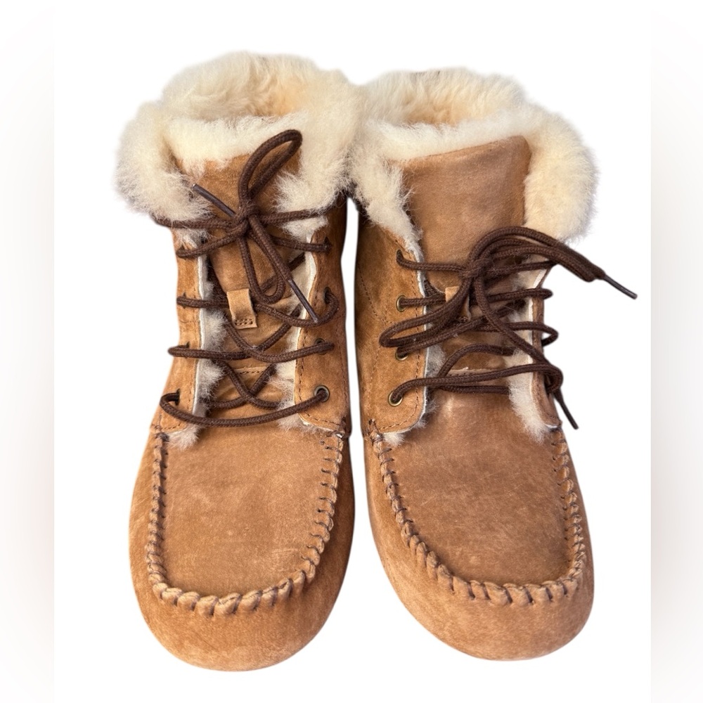 UGG Chestnut Brown Chickaree Lace Up Boots size 7
